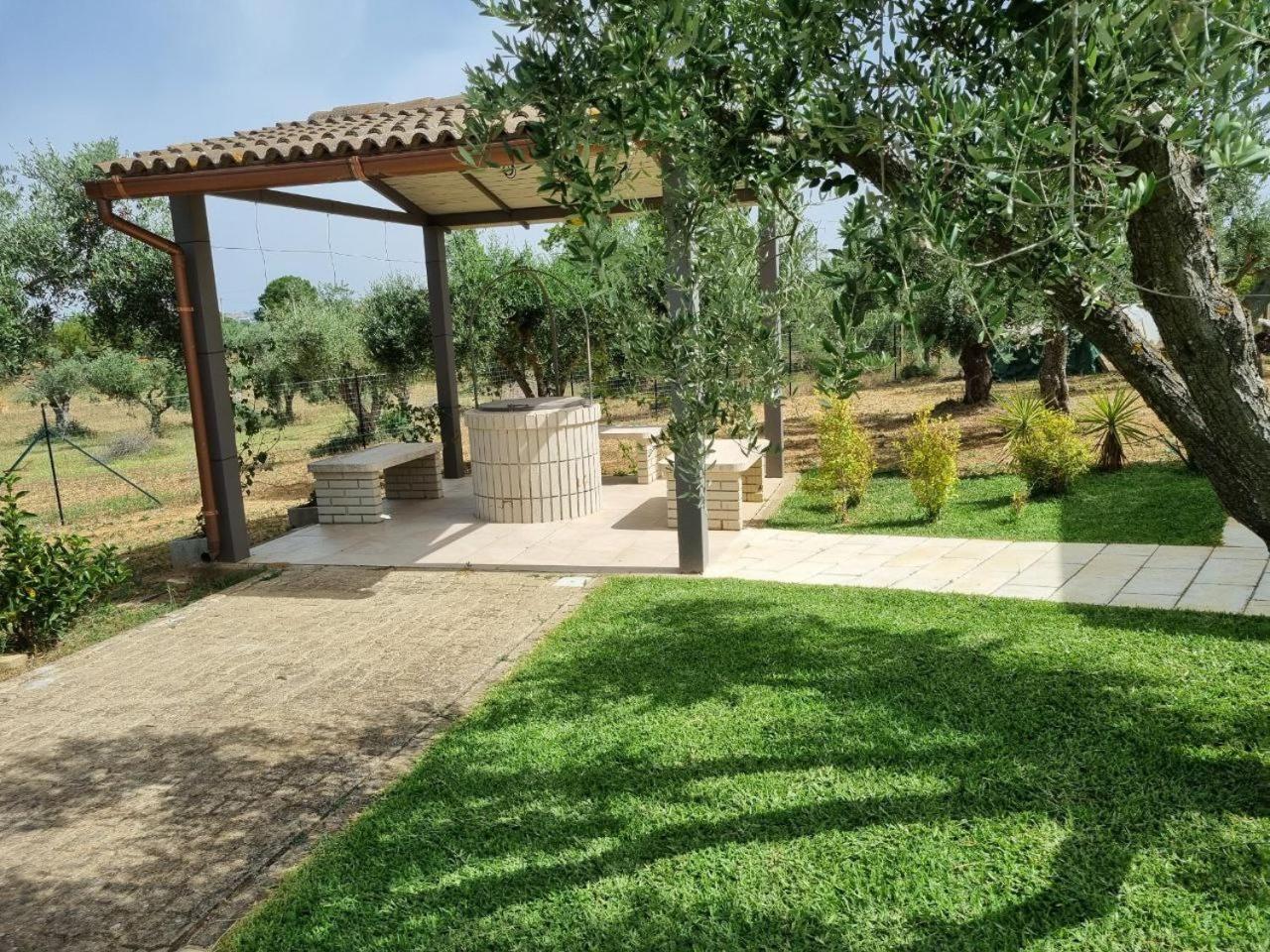 Accogliente Villa Con Piscina Caltagirone Exterior photo